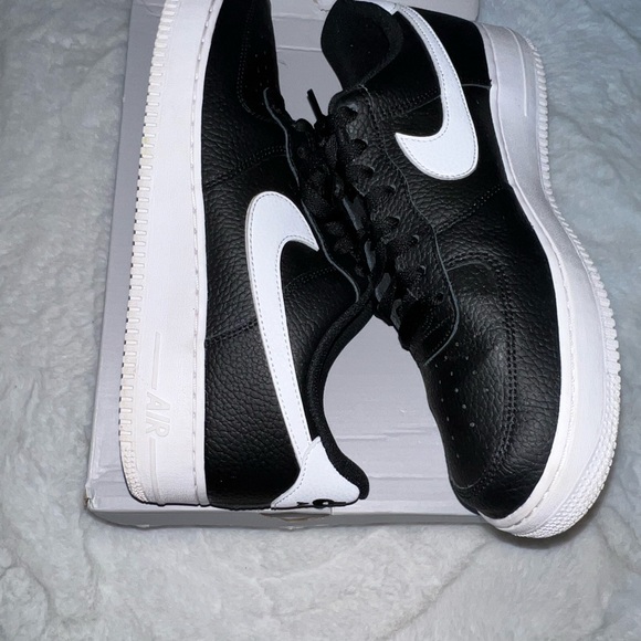 Black Air Force 1. Men's size 10. - Picture 5 of 7